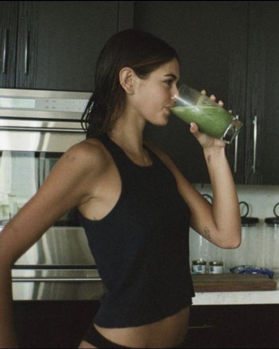 🌿 Hormone-Balancing Habits Every Woman Should Know About